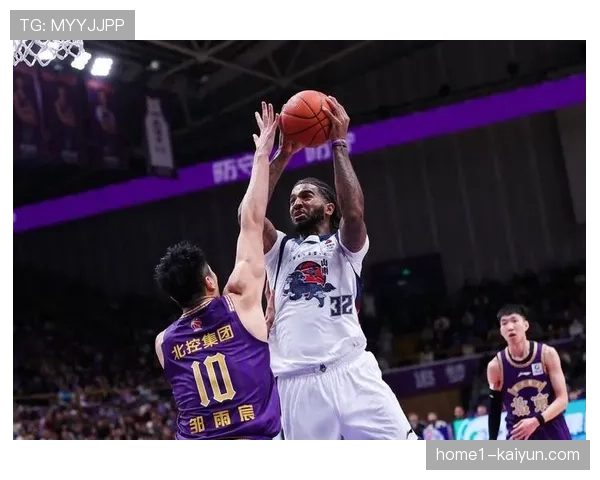 克里斯伤愈回归状态 山东季后赛内线轮换关键一环